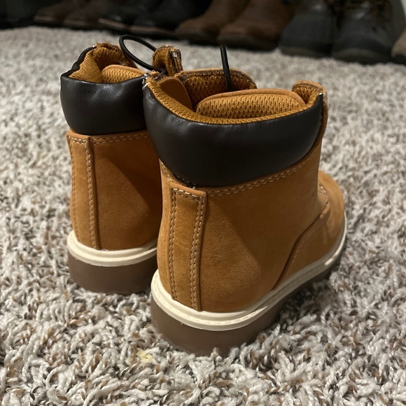 Toddler 7 brown boots - Picture 2 of 3